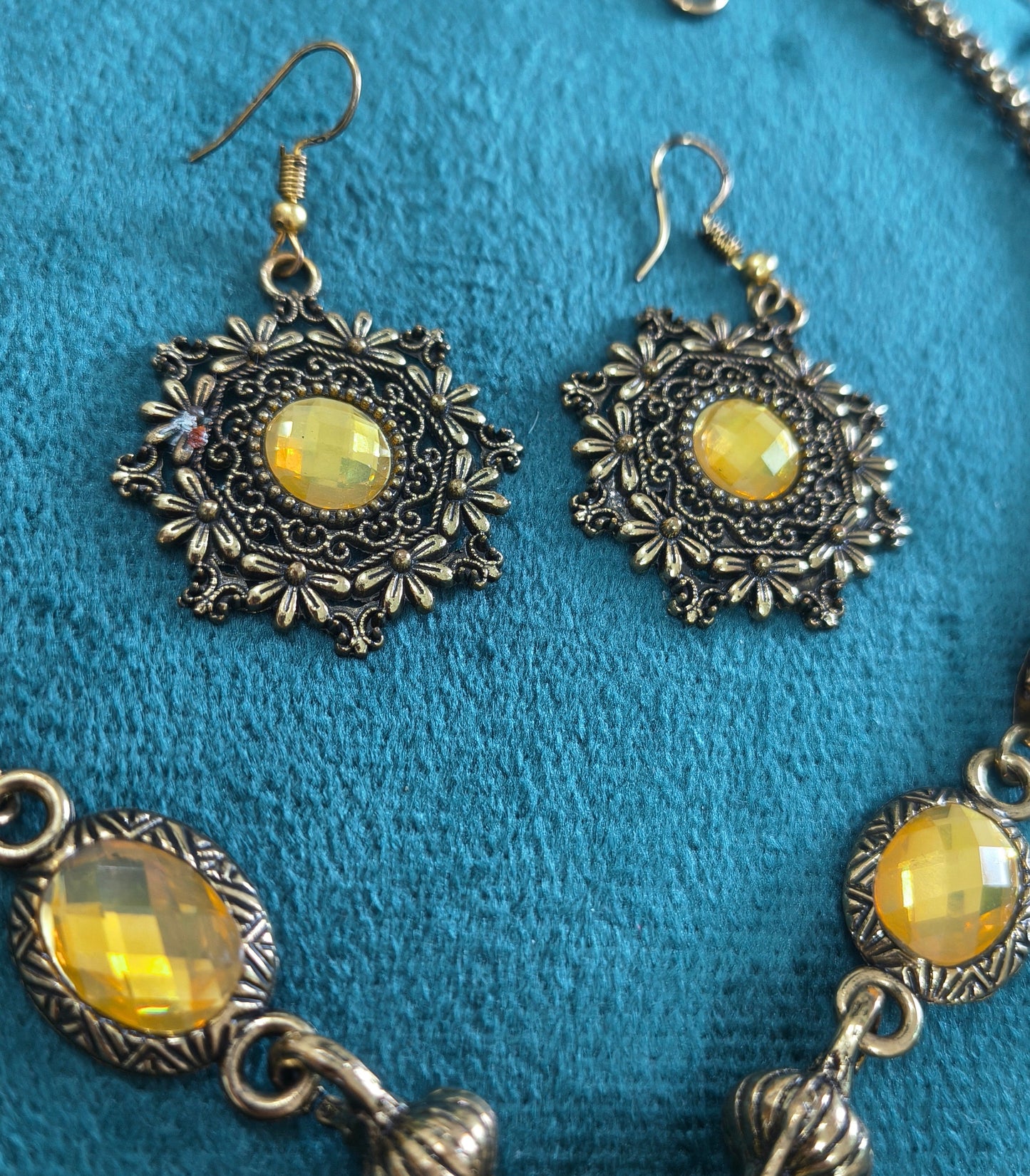 Classic Vintage Gold Toned Bohemian Necklace With Earring