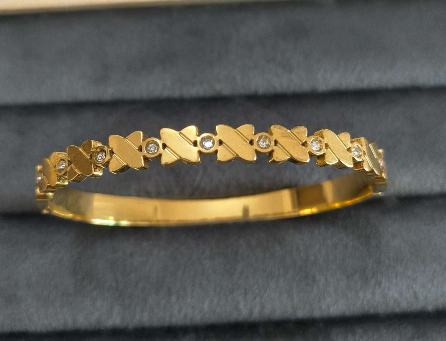 Dazzling Charm Bracelet Bangle 18K Gold Plated