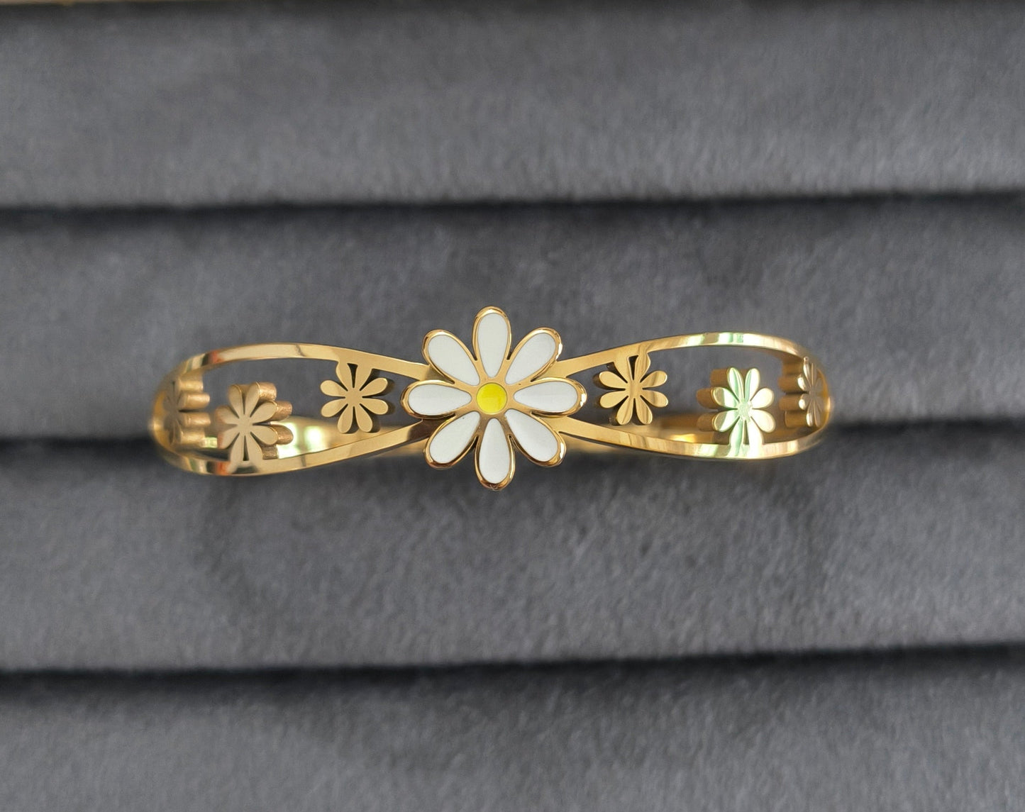 Flower Design Beach Vibe Bracelet 18K Gold Plated Bracelet