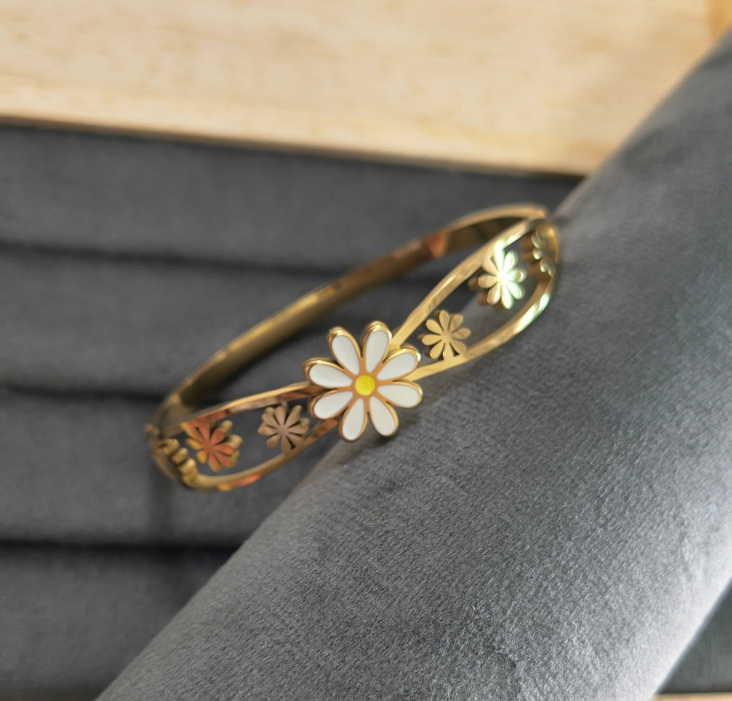 Flower Design Beach Vibe Bracelet 18K Gold Plated Bracelet