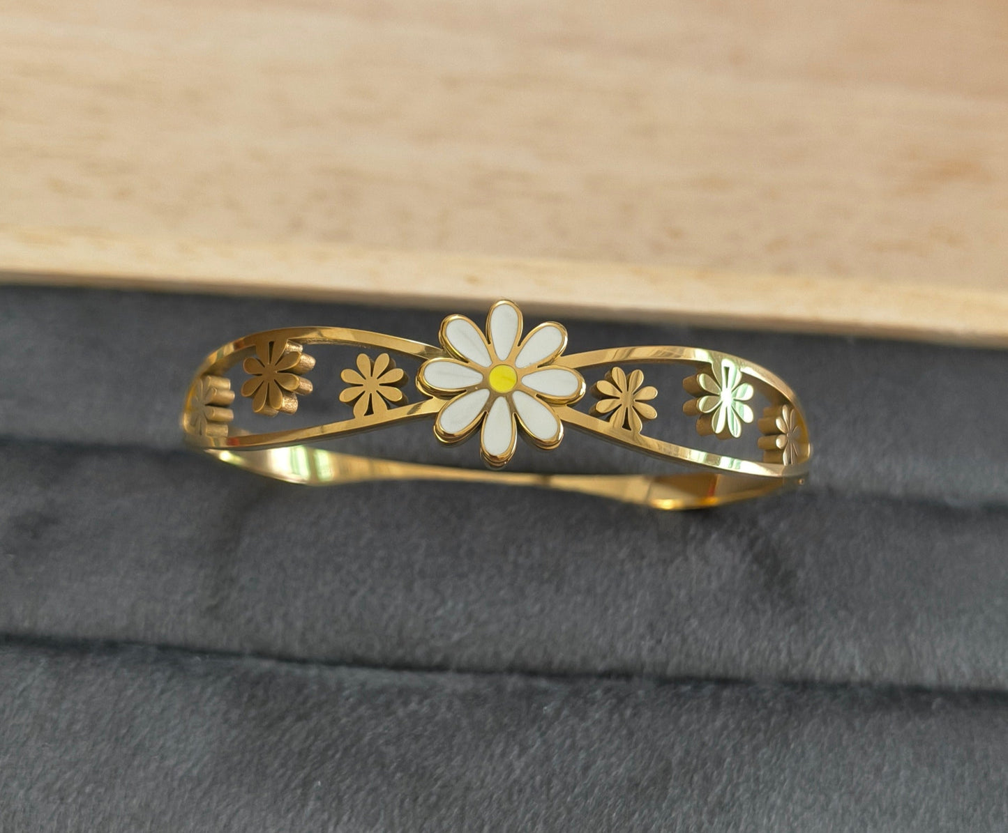 Flower Design Beach Vibe Bracelet 18K Gold Plated Bracelet