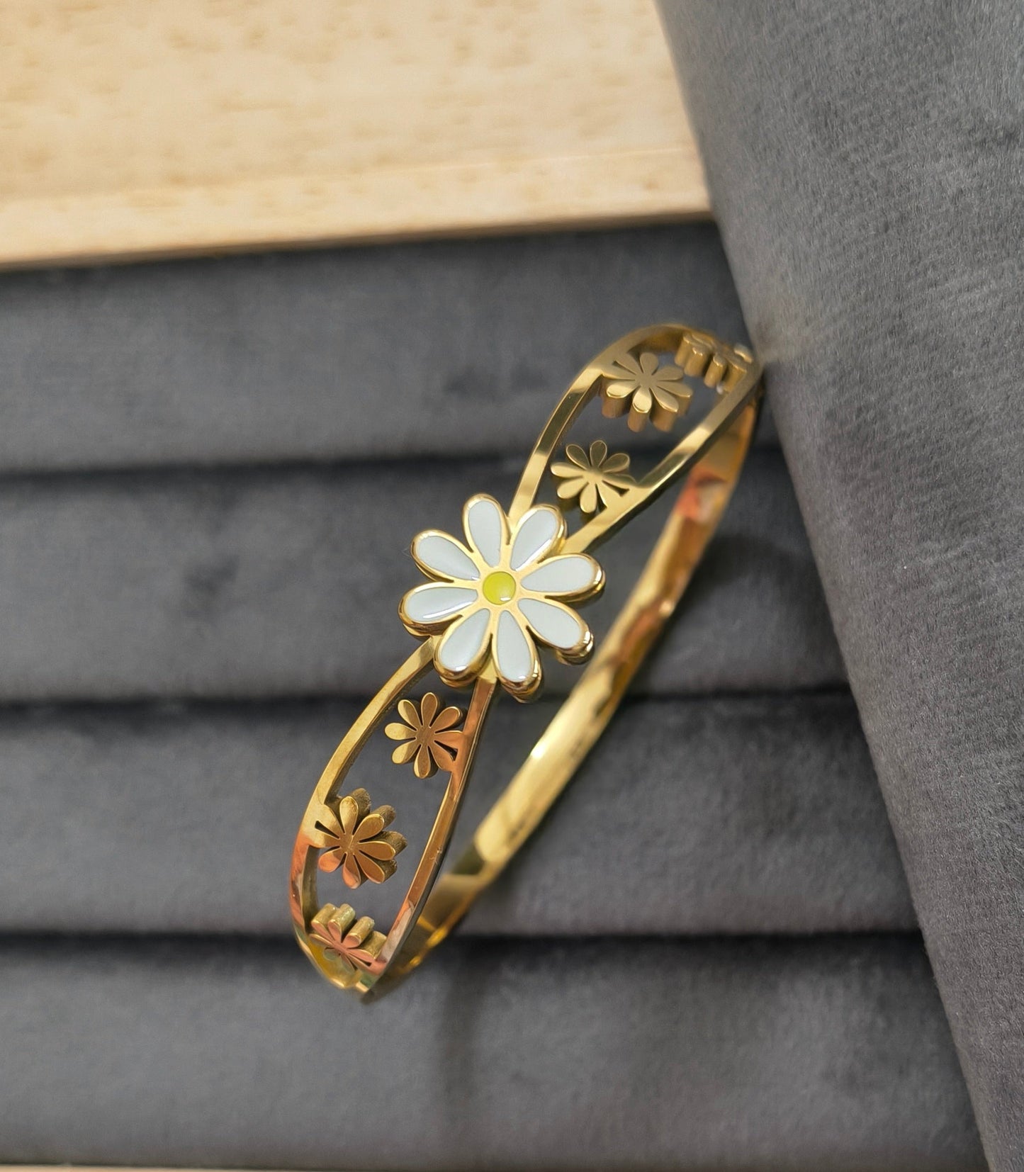 Flower Design Beach Vibe Bracelet 18K Gold Plated Bracelet