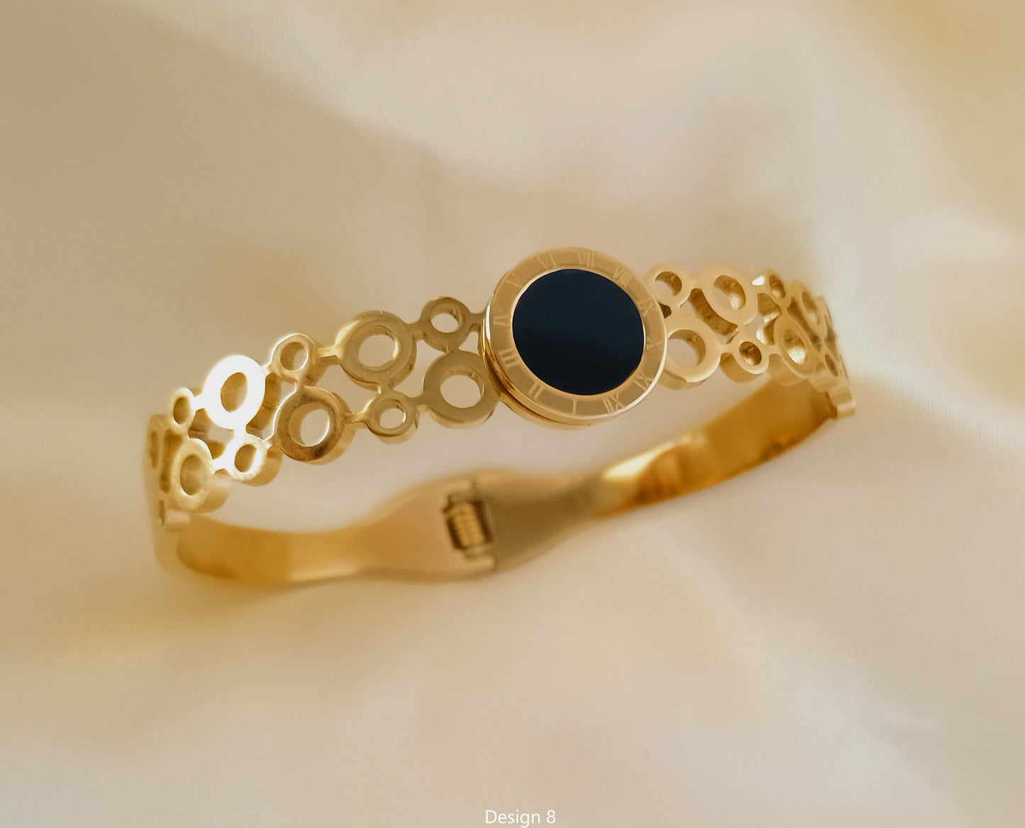 Anti tarnish Hollow Circle and Roman Numeric Dial Bracelet 18k gold PVD plated - Urban Era Jewel