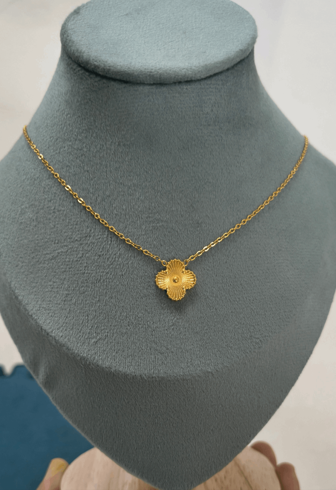 Shining Golden Clover Pendant Chain Necklace 18K Gold Plated