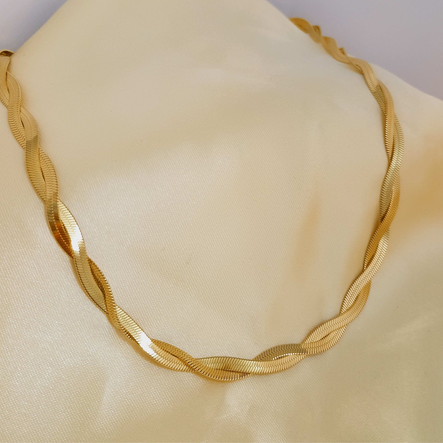 Anti Tarnish Necklaces for Women- Buy Online Now - UrbanEraJewel