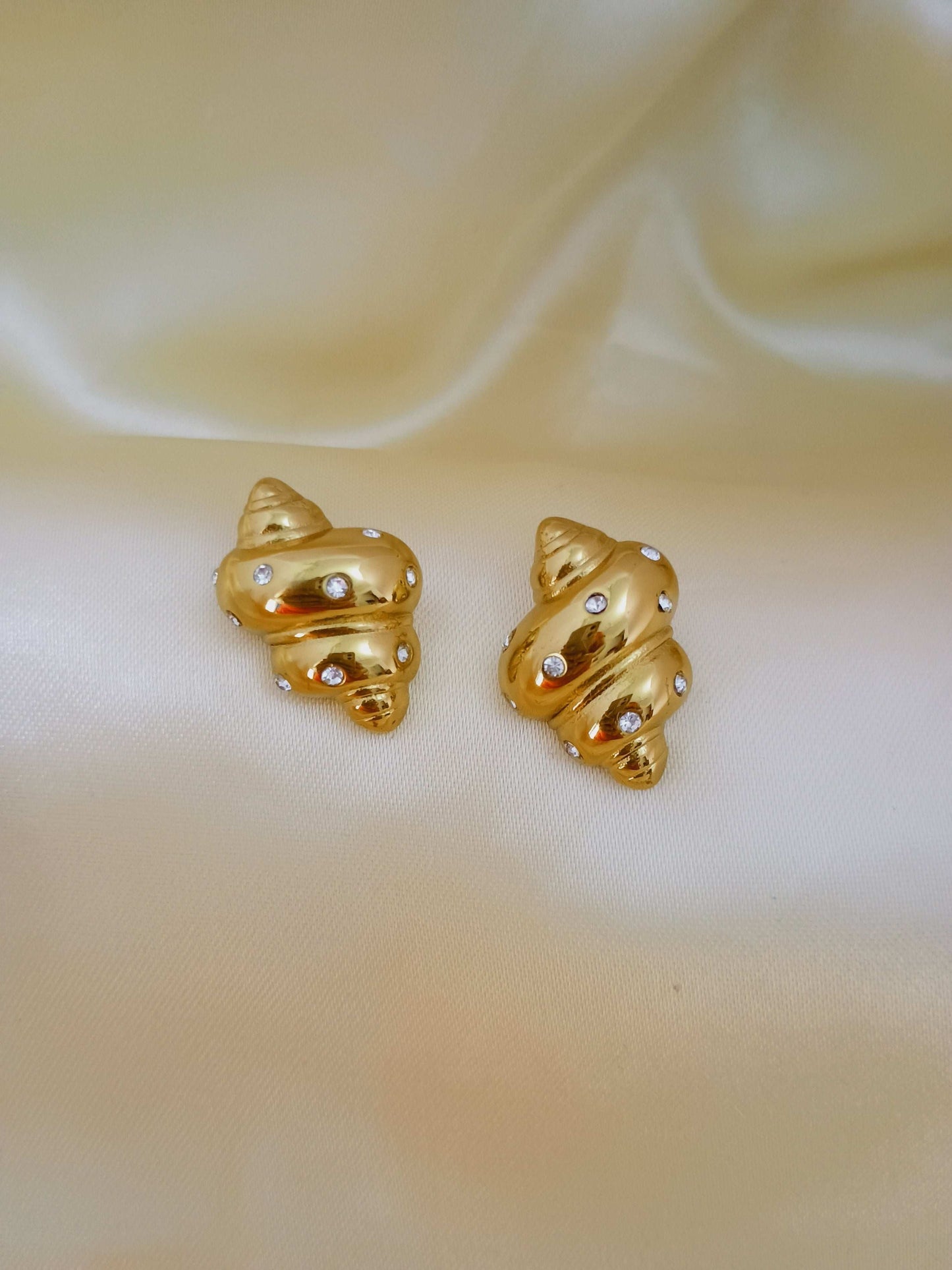 Anti tarnish Premium Diamond Stone Studded Shell Earrings Stud 18k Gold PVD Plated - Urban Era Jewel