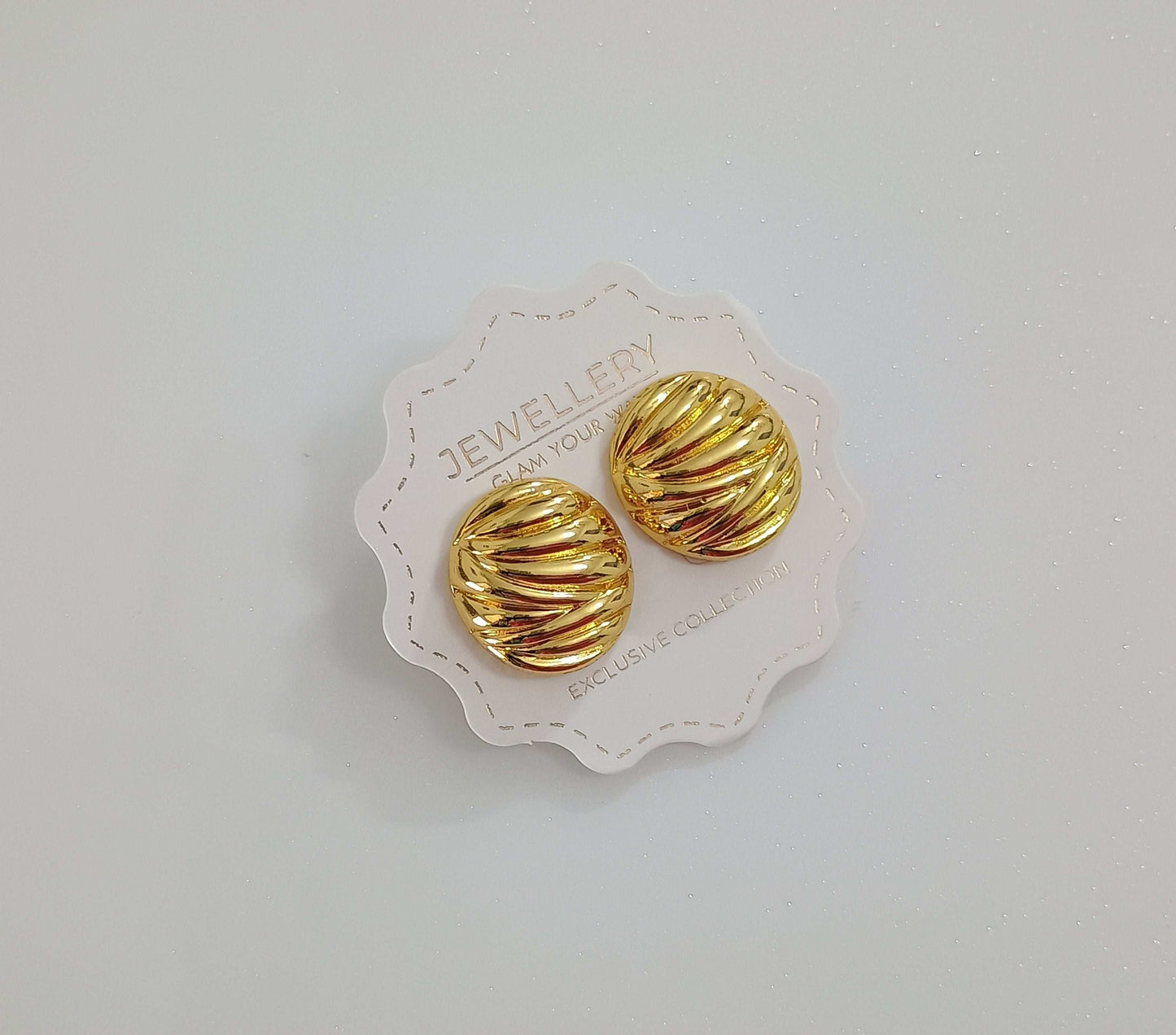 Premium Antitarnish Golden Twisted Oval Earrings Stud 18k Gold PVD Plated - Urban Era Jewel