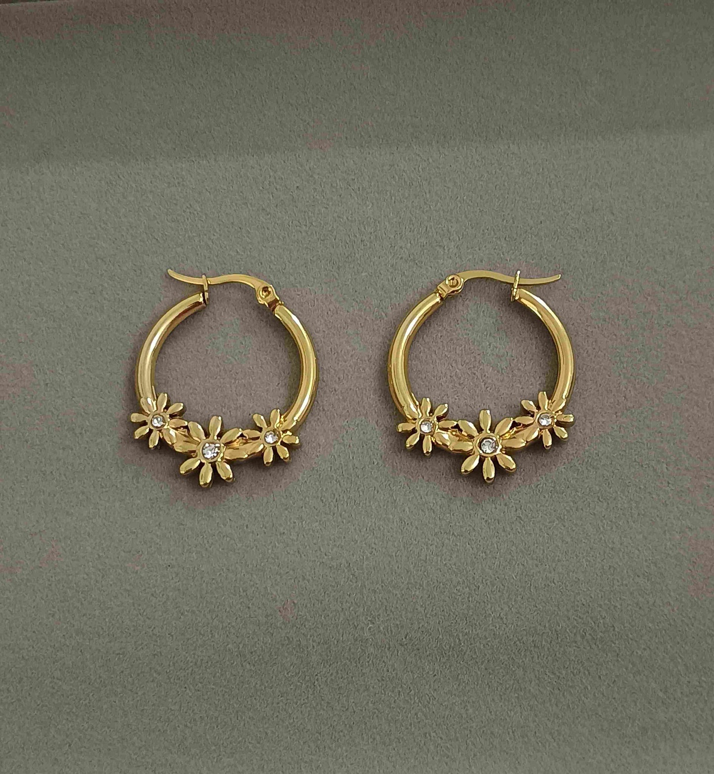 Premium Antitarnish Stone Studded Floral Bunch Earrings 18k Gold PVD Plated - Urban Era Jewel