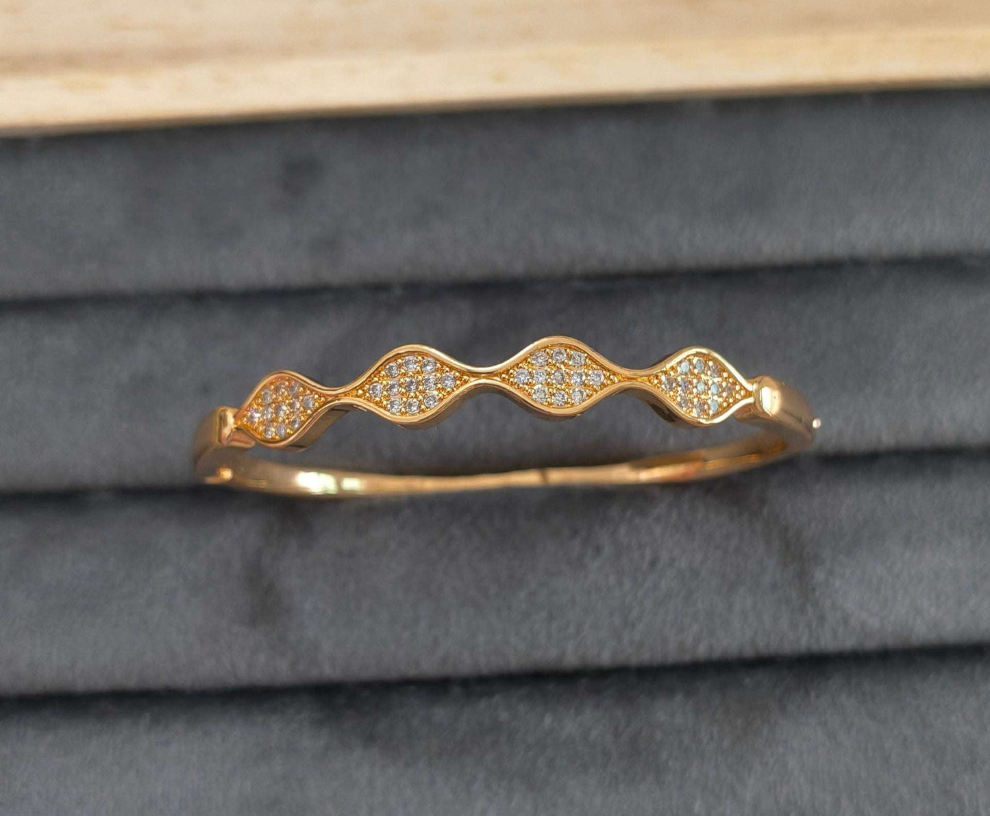 Rosegold Wavy Shape Bracelet Bangle Gold Plated