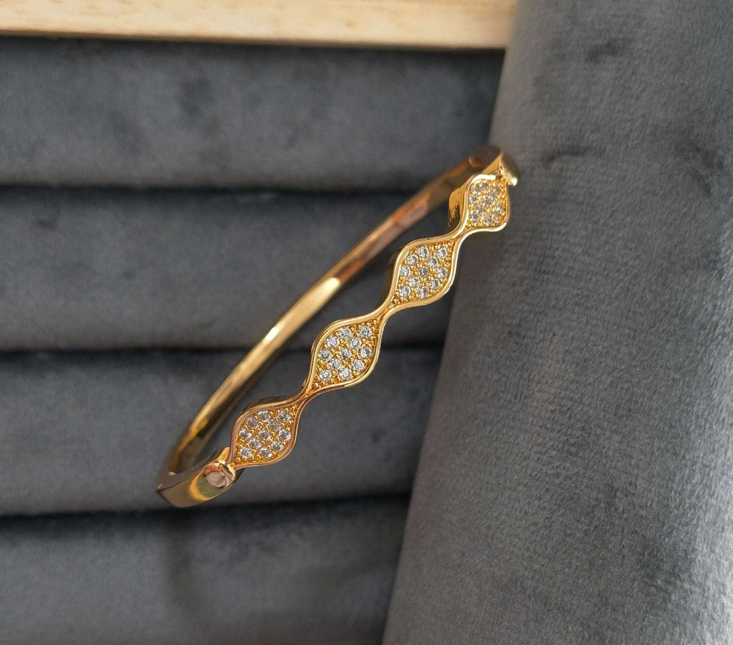 Rosegold Wavy Shape Bracelet Bangle Gold Plated