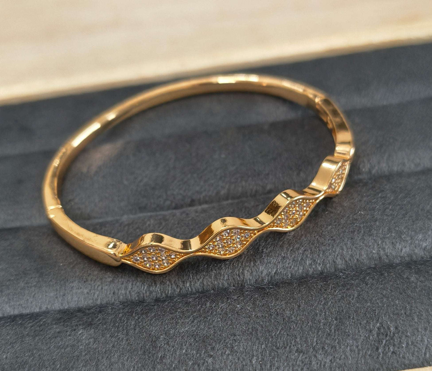 Rosegold Wavy Shape Bracelet Bangle Gold Plated