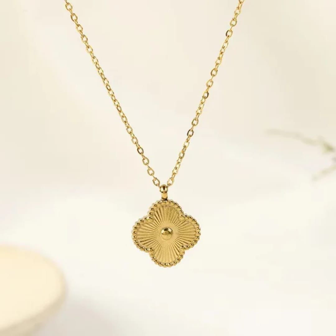 Shining Golden Clover Pendant Chain Necklace 18K Gold Plated