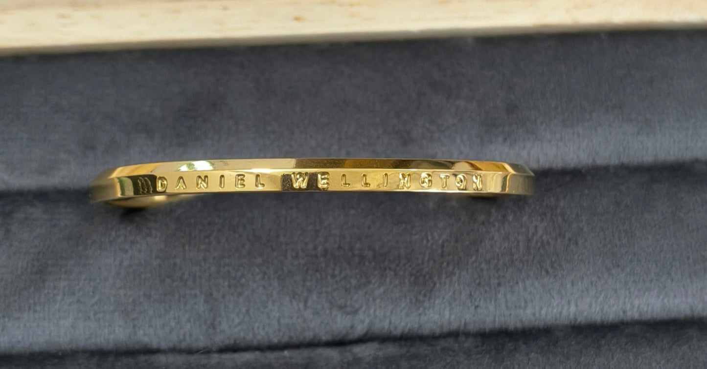 Single Stone Studded Closed Bangle 18K Gold Plated