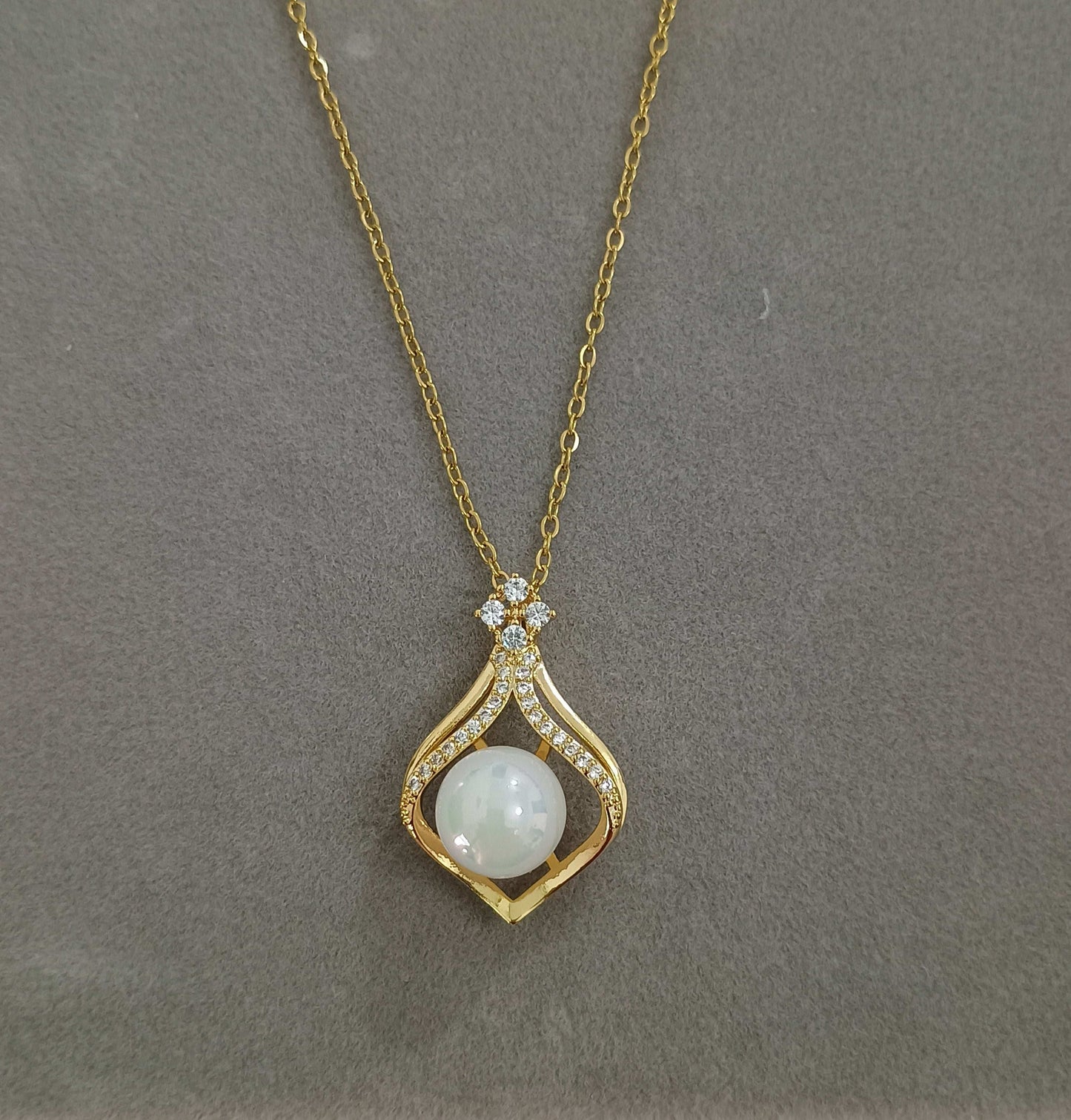Stone Studded Fresh Water Pearl Necklace 18K Gold Plated