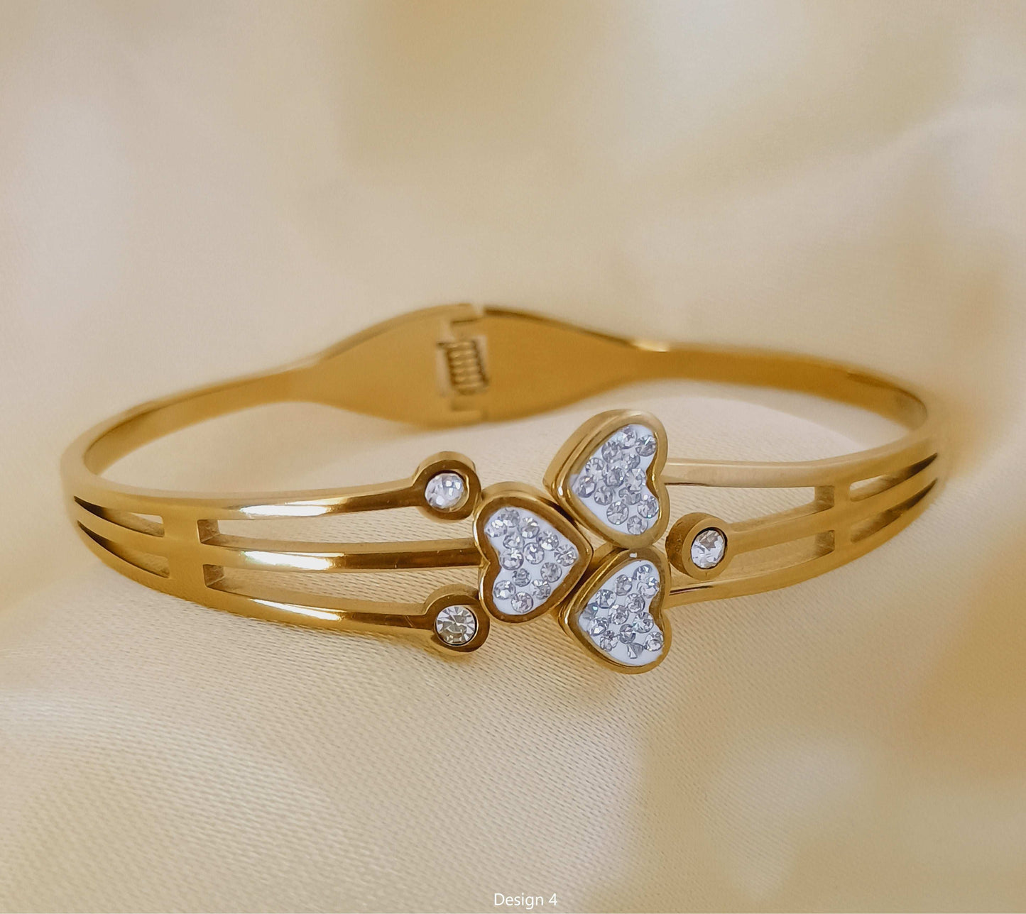 Anti tarnish Premium Stone Studded Hearts Bracelet 18k gold PVD plated - Urban Era Jewel