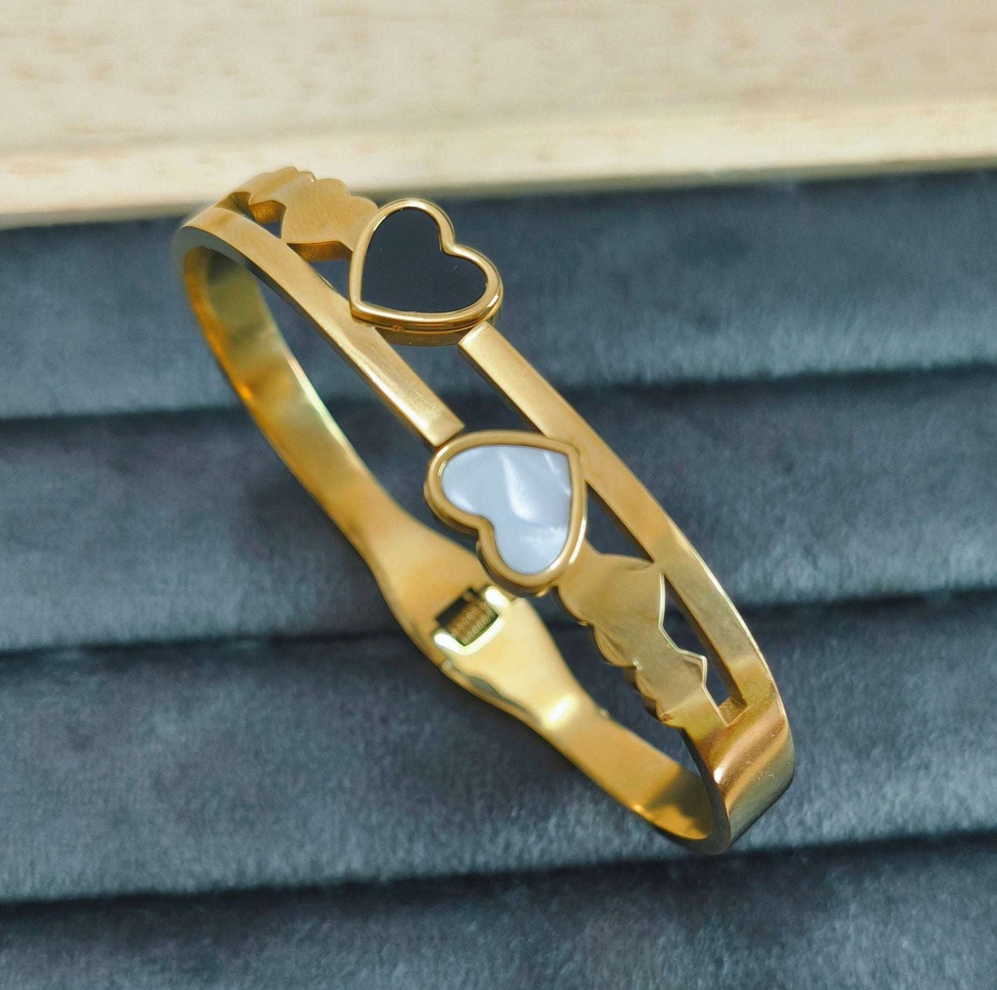 Stylish Acrylic White Black Heart 18K Gold Plated Bracelet