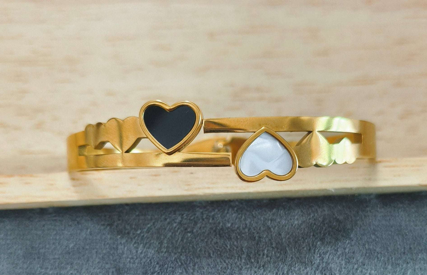 Stylish Acrylic White Black Heart 18K Gold Plated Bracelet