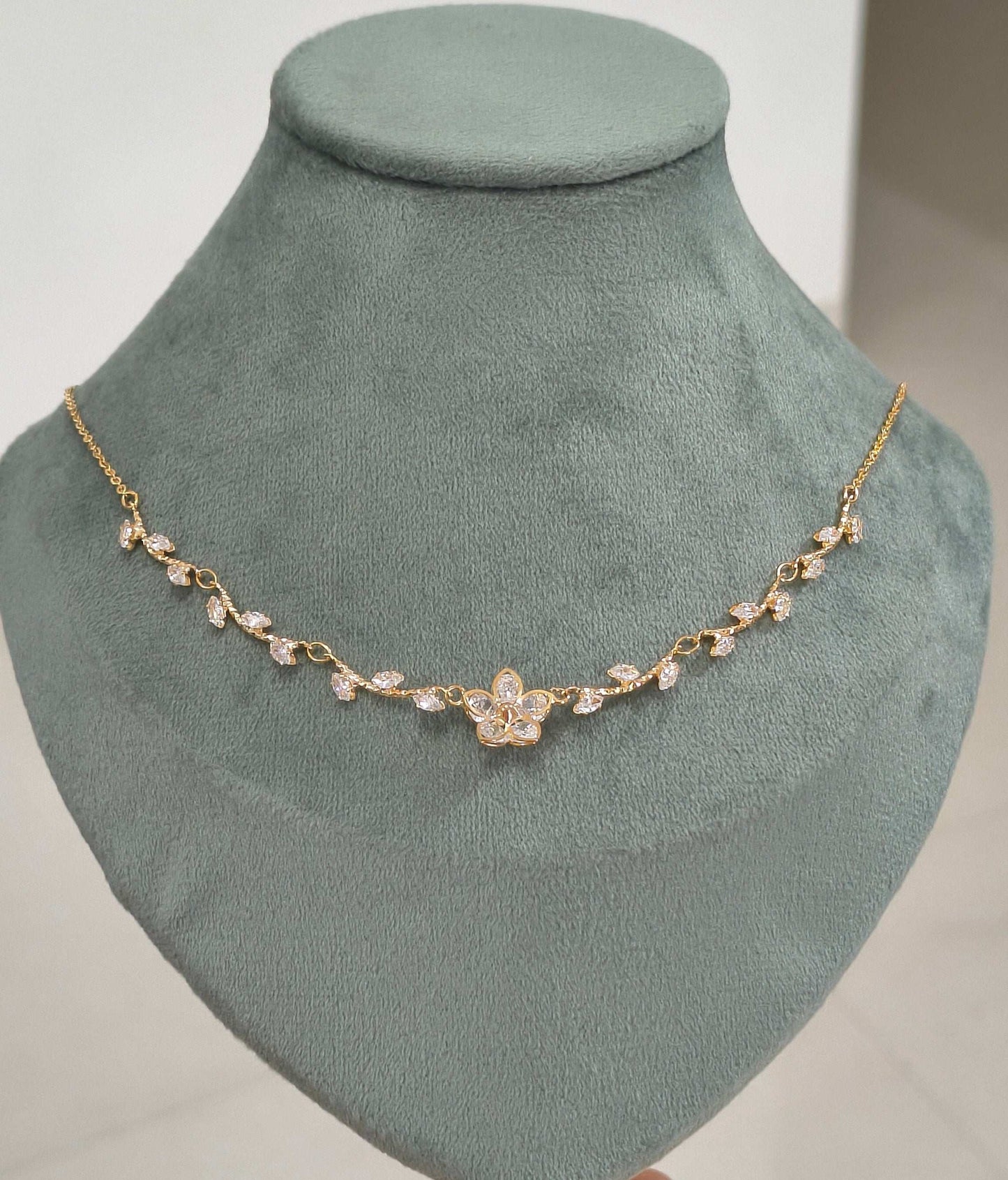 Stylish Stone Studded Chain Necklace 18k Gold Plated