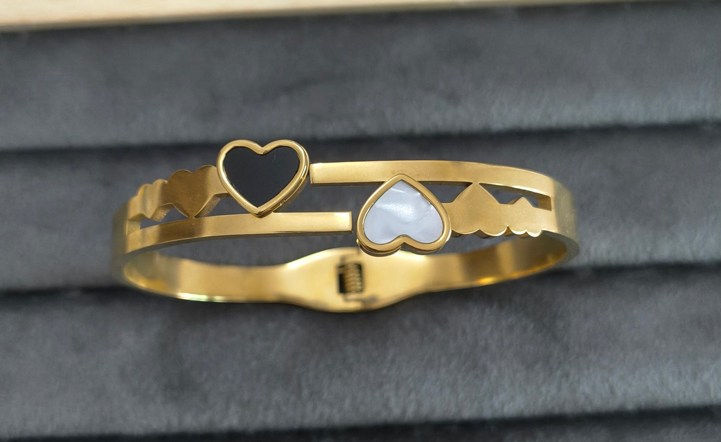 Stylish Acrylic White Black Heart 18K Gold Plated Bracelet