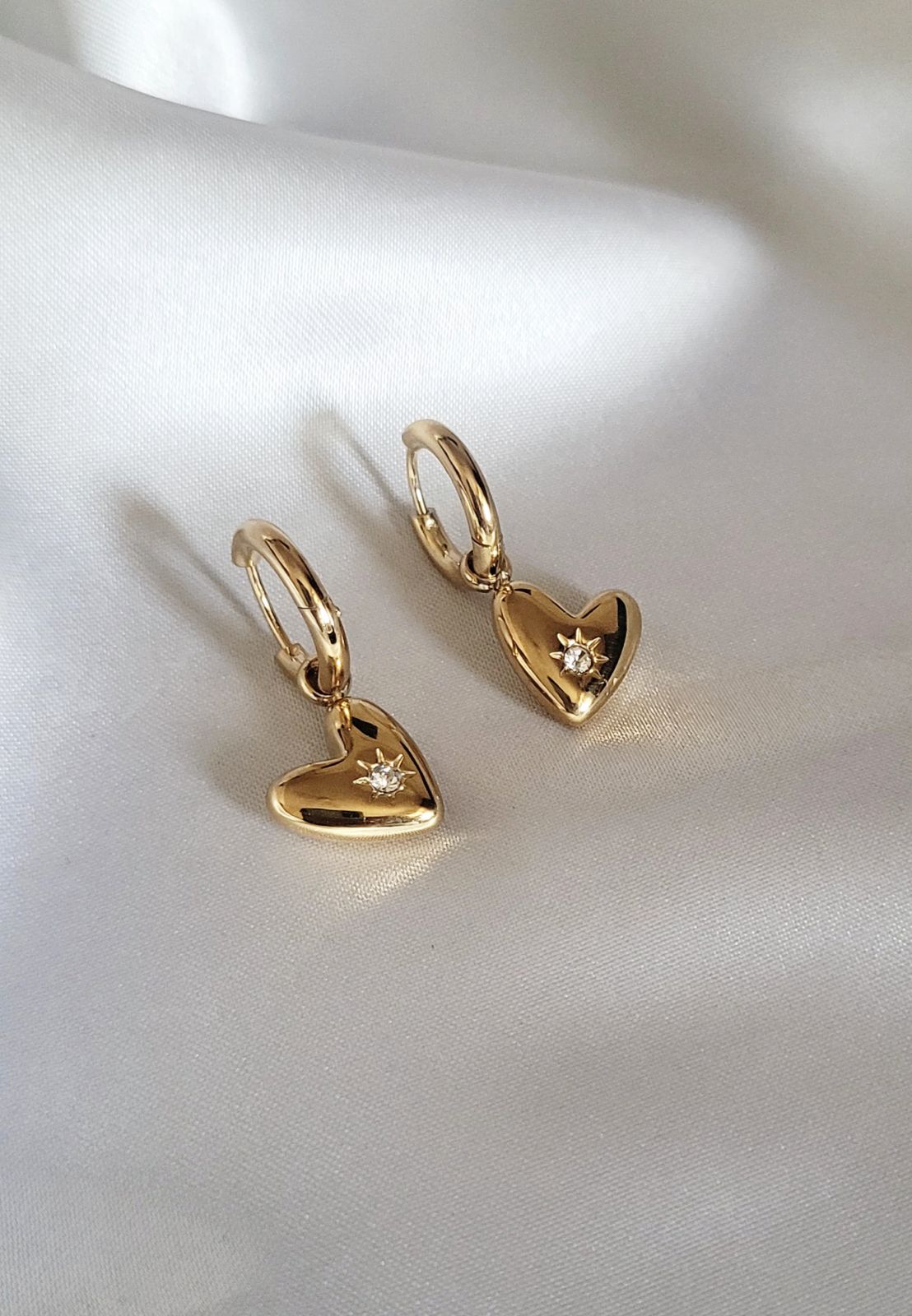 Stylish Heart Dangler Earrings 18K Gold Plated