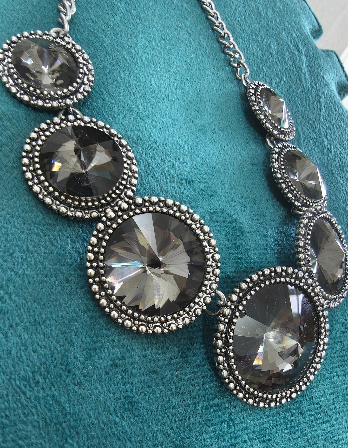 Western Style Glass Stone Silver Toned Boho Necklace