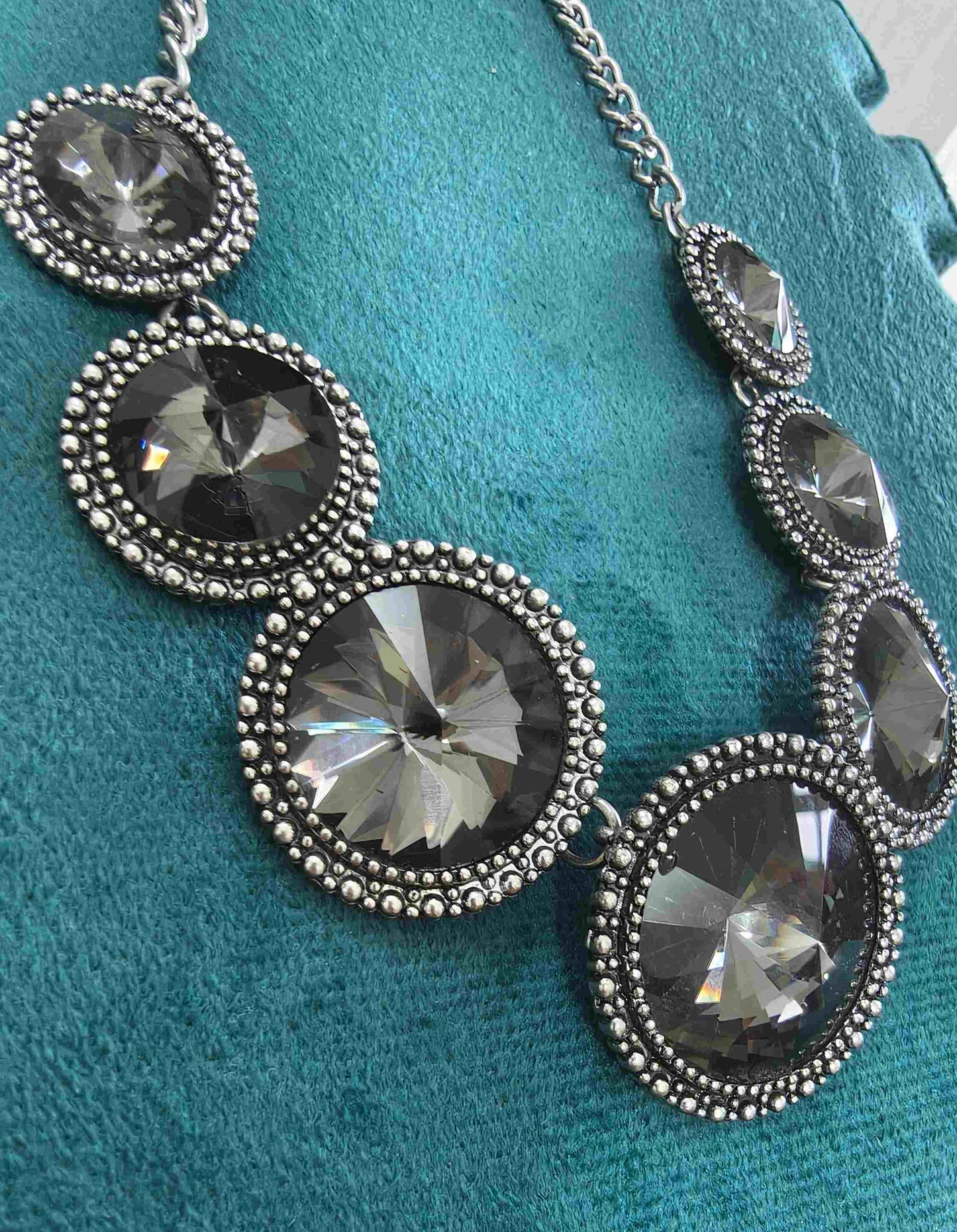 Western Style Glass Stone Silver Toned Boho Necklace