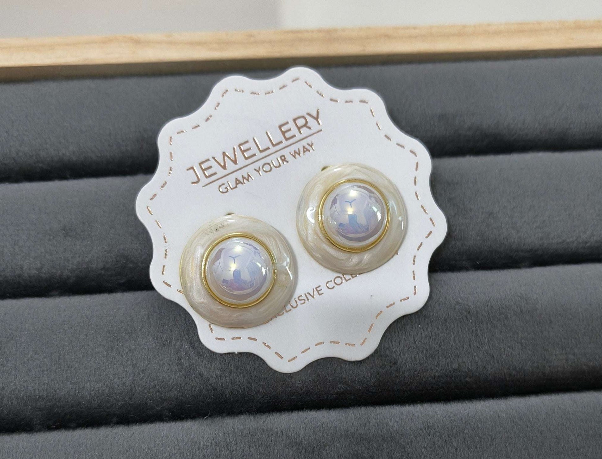 Anitarnish Round Shaped Pearl Enamel Stud Earrings