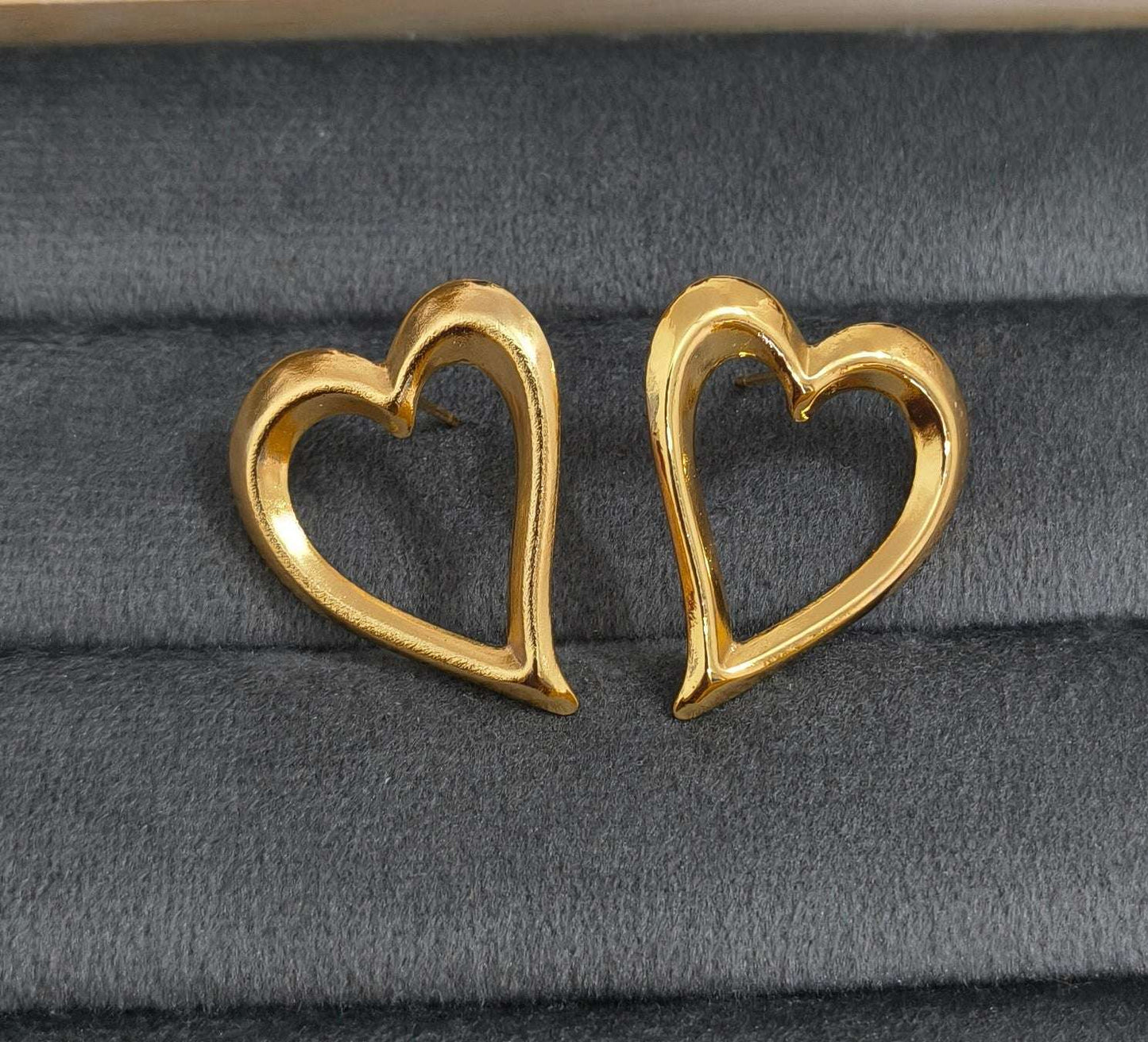 Anti Tarnish Bold Hollow Heart Stud Earrings 18K Gold Plated