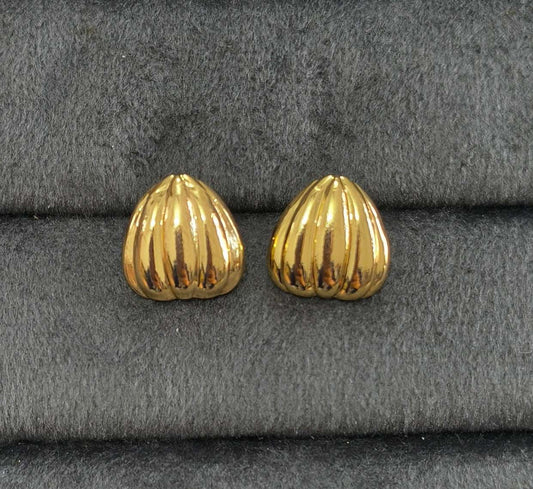 Anti Tarnish Dainty Shell Stud Earrings 18K Gold Plated