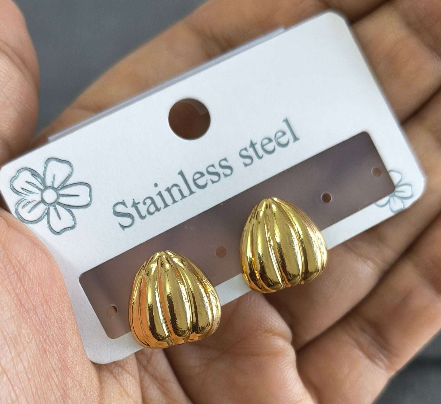 Anti Tarnish Dainty Shell Stud Earrings 18K Gold Plated
