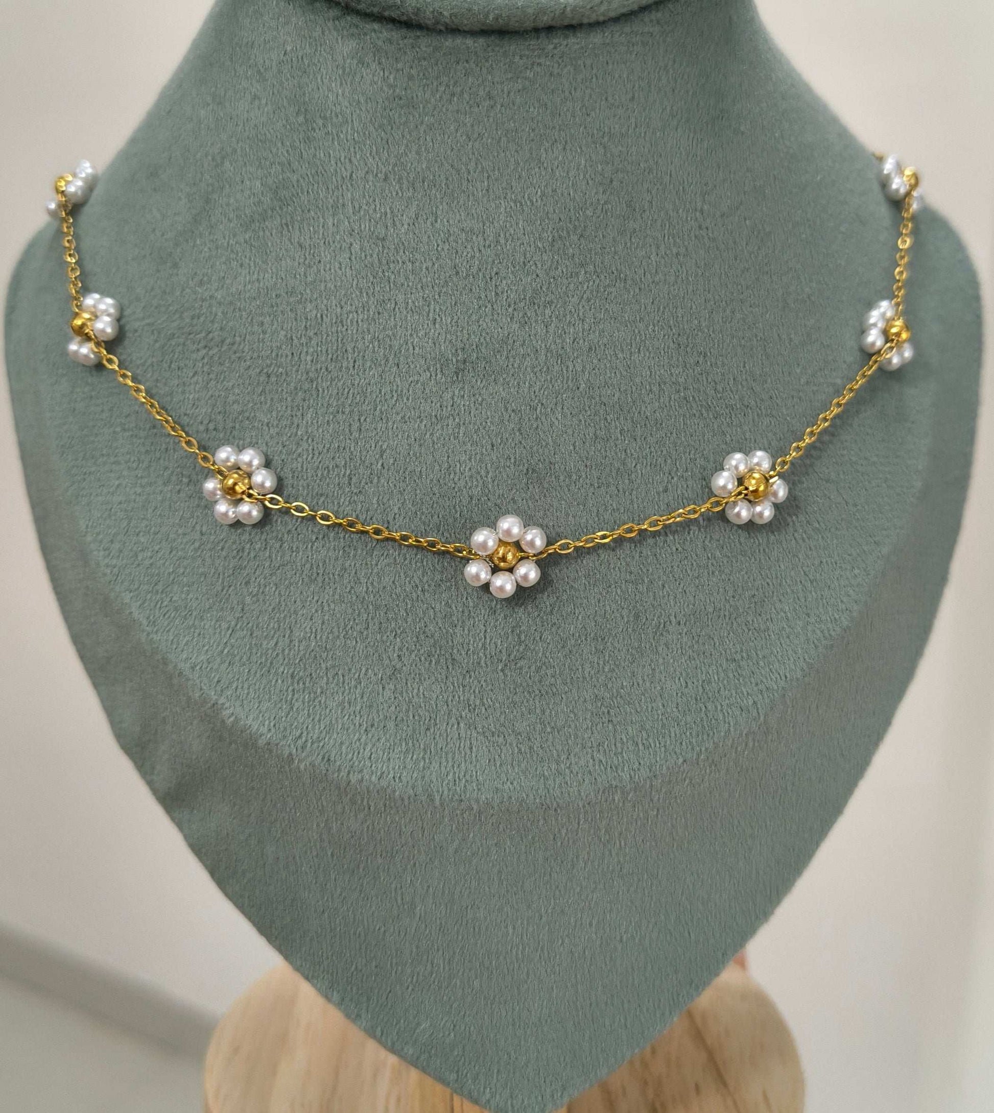 Anti Tarnish Daisy Pearl Necklace 18K Gold Plated