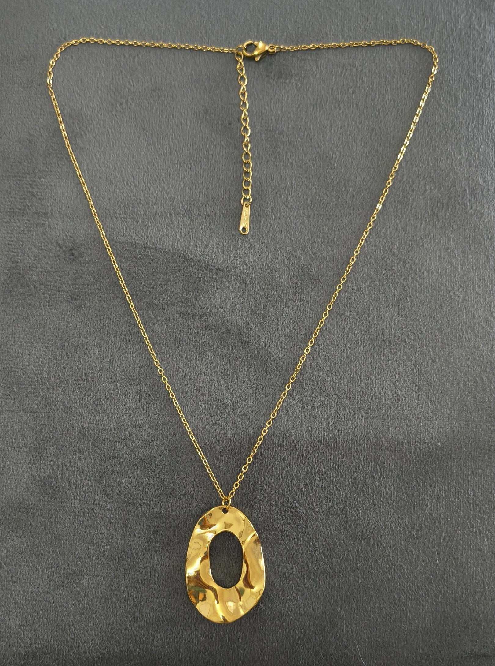 Anti Tarnish Hollow Round Pendant Necklace 18K Gold Plated