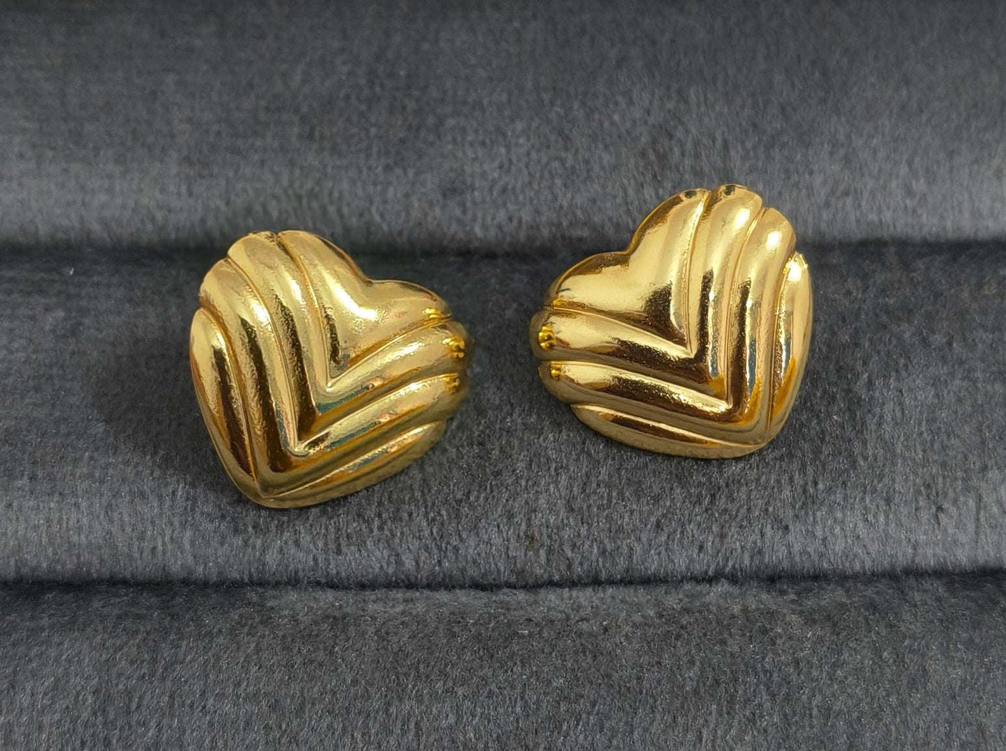 Anti Tarnish Love Rays Heart Stud Earrings 18K Gold Plated