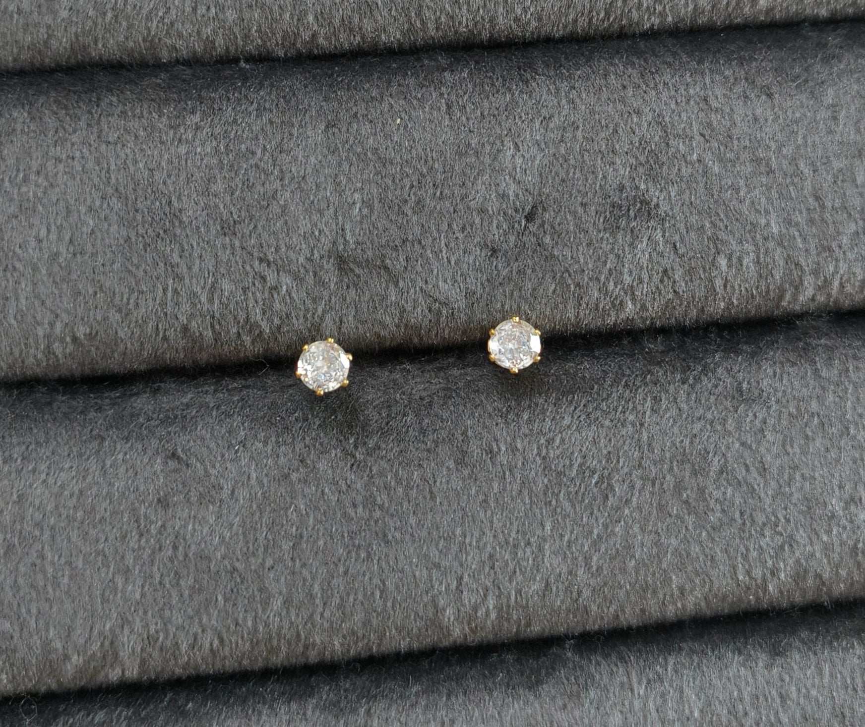 Anti Tarnish Solitaire Stud Earrings 18K Gold Plated