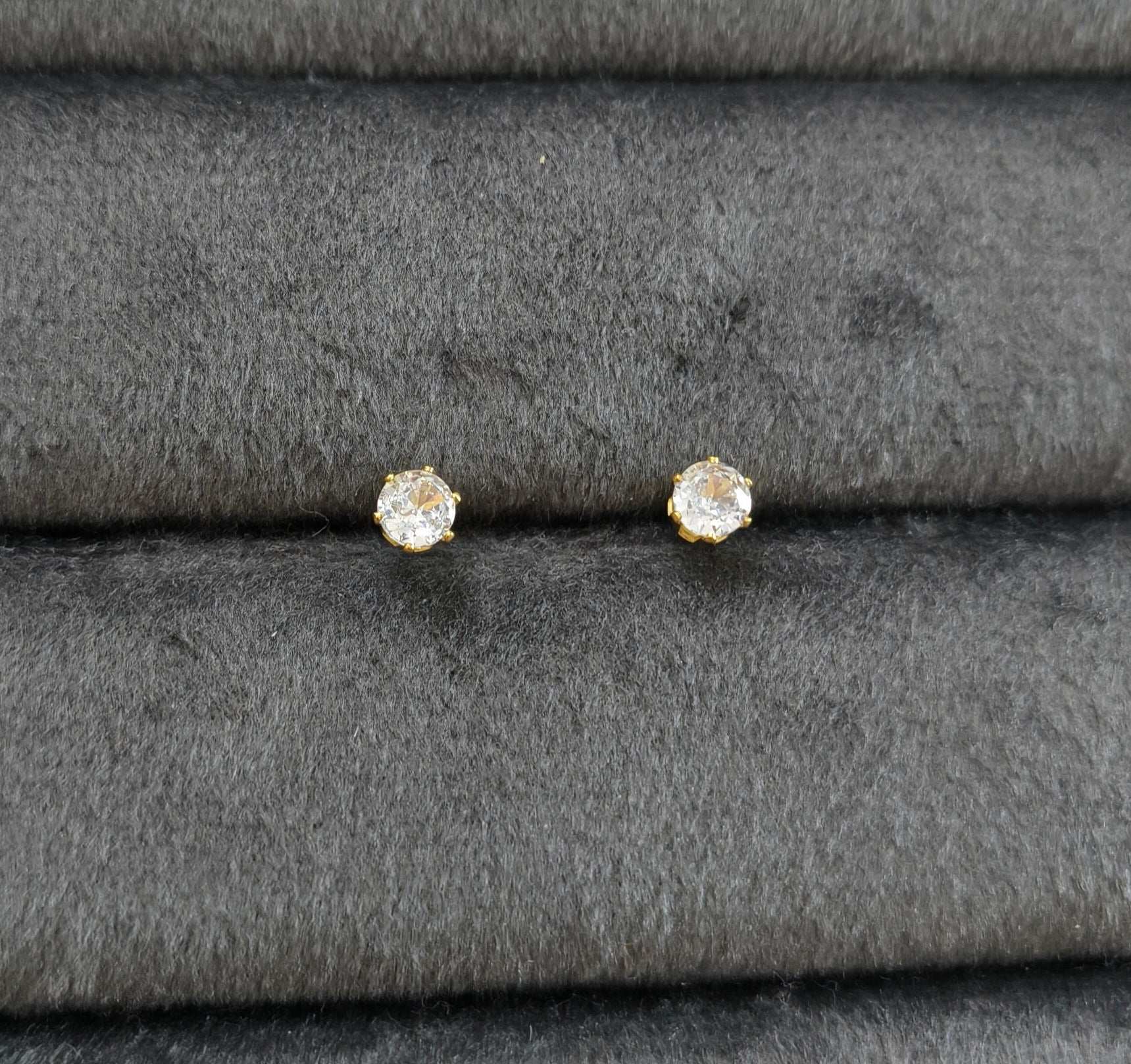 Anti Tarnish Solitaire Stud Earrings 18K Gold Plated