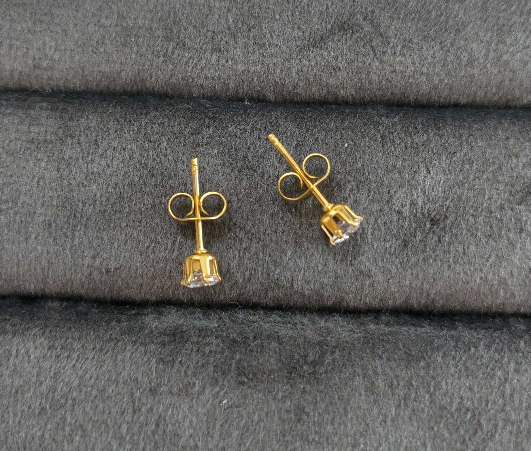 Anti Tarnish Solitaire Stud Earrings 18K Gold Plated