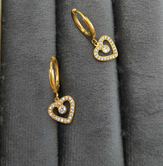 Anti Tarnish Stone Studded Heart Dangler Earrings 18K Gold Plated
