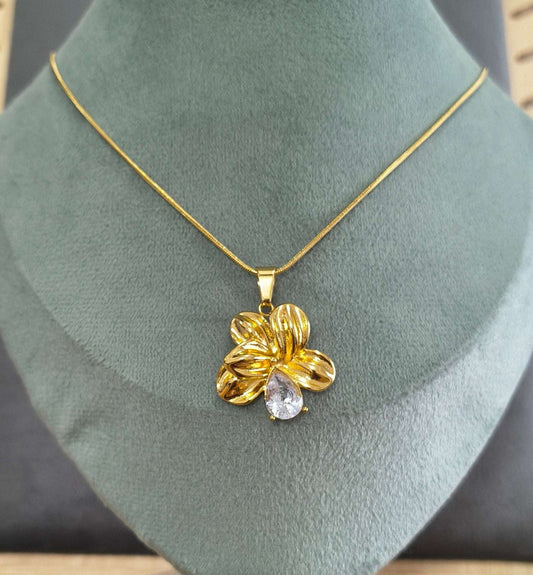Anti Tarnish Vintage Flower Pendant Necklace 18K Gold Plated