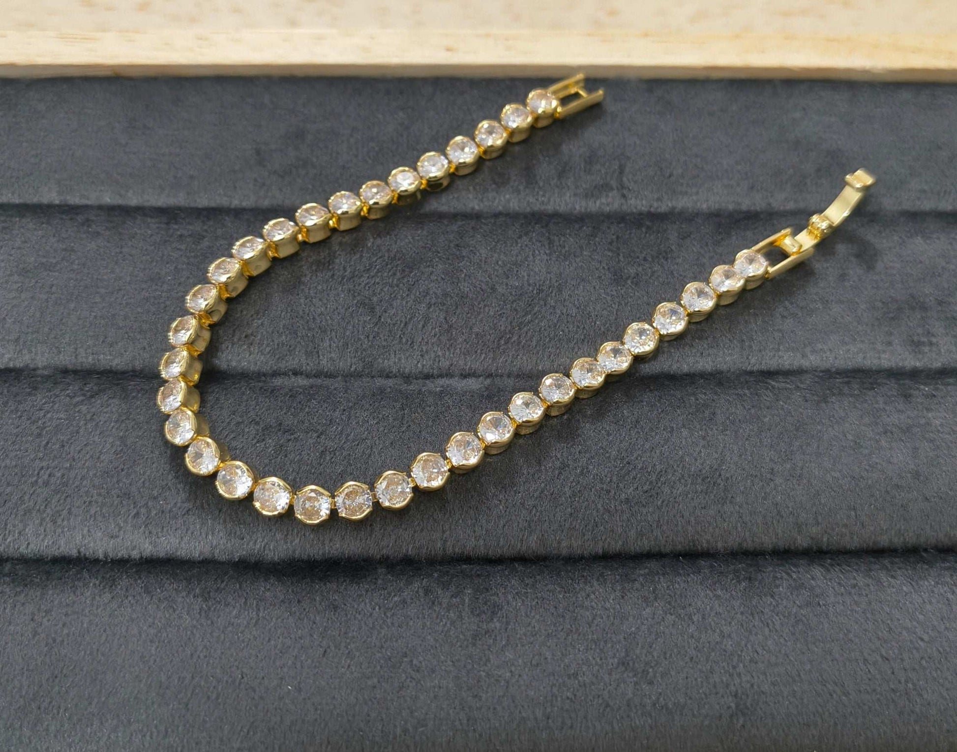 Anti Tarnish Zircon Studded Solitaire Bracelet