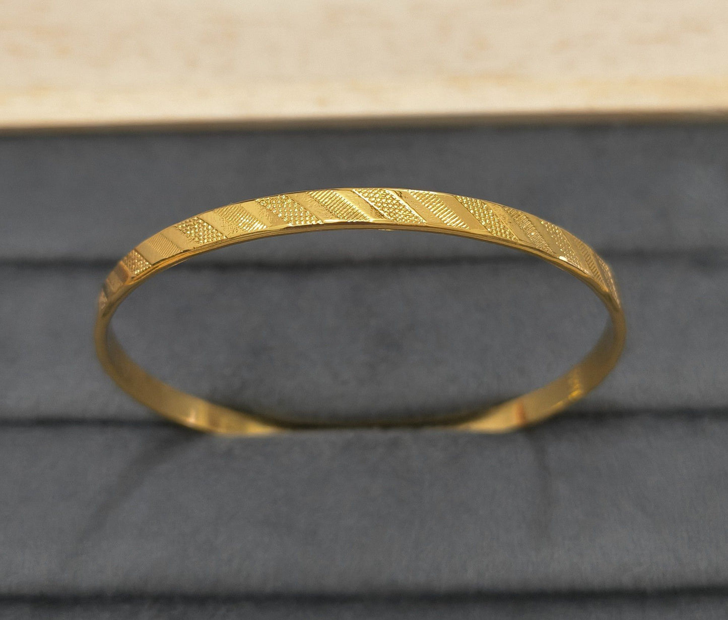 Anti Tarnish Bangle Dazzling Print 18K Gold Plated