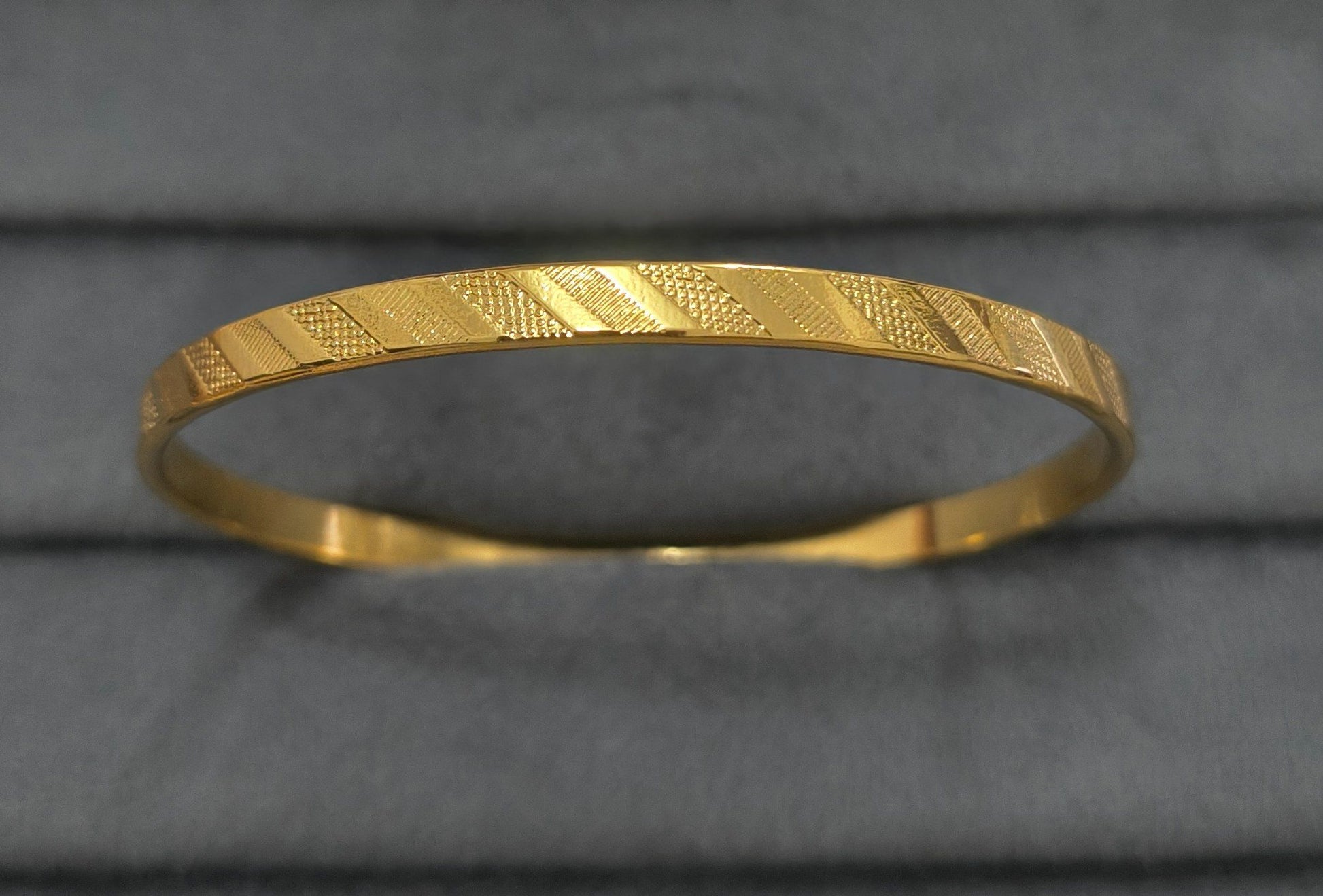 Anti Tarnish Bangle Dazzling Print 18K Gold Plated