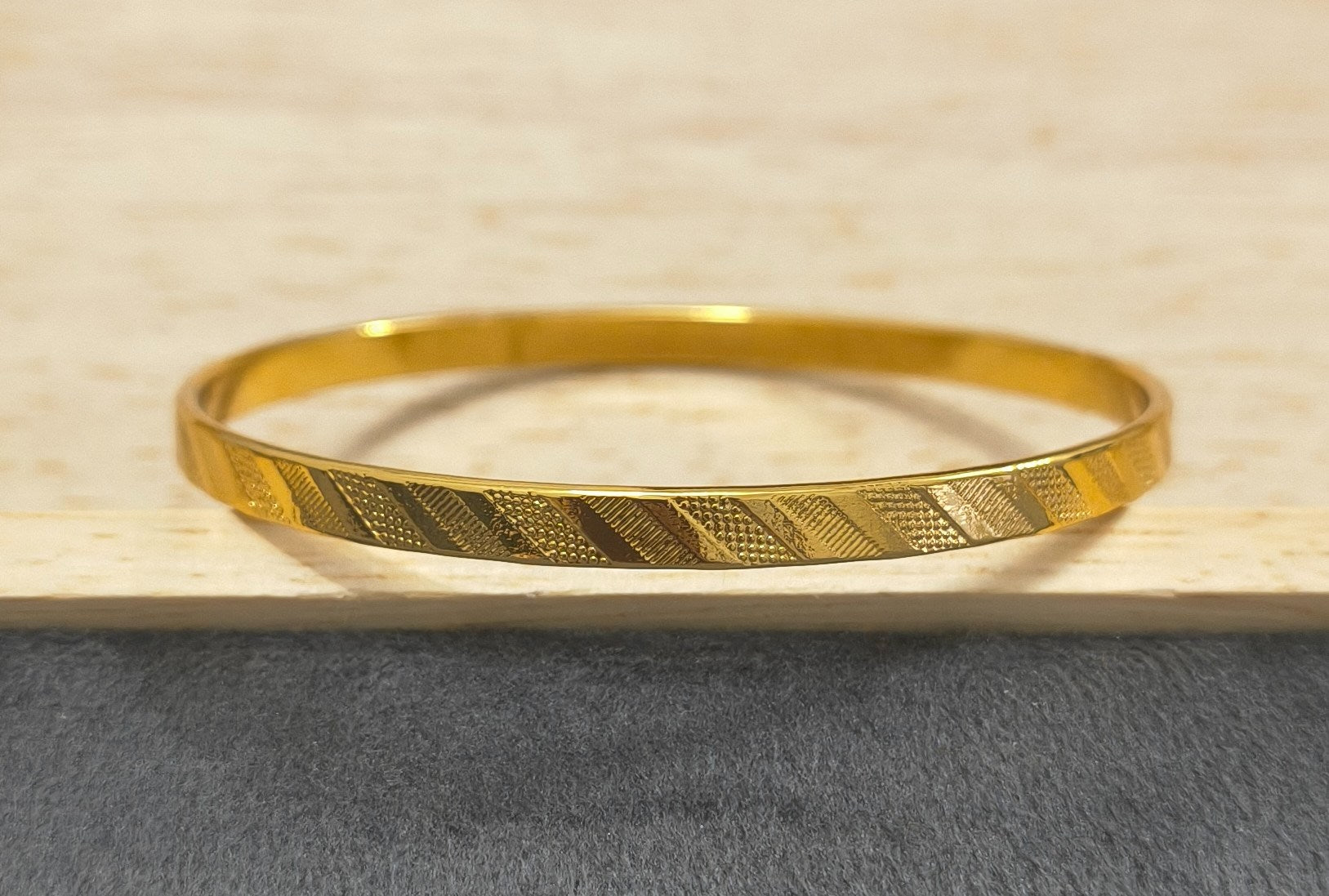 Anti Tarnish Bangle Dazzling Print 18K Gold Plated