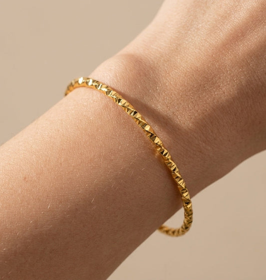 Anti Tarnish Bangle Diamond Cut Design 18K Gold Plated