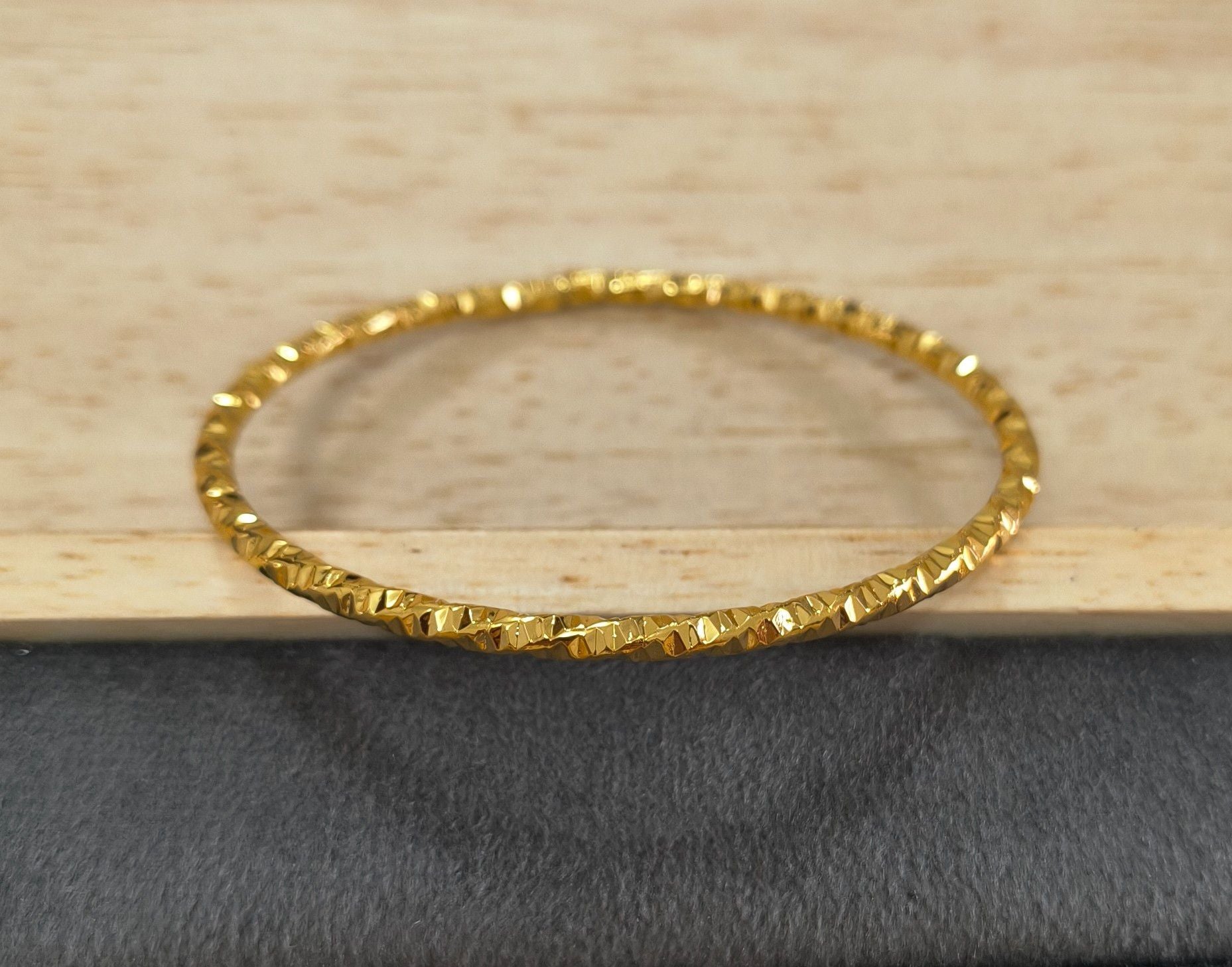 Anti Tarnish Bangle Diamond Cut Design 18K Gold Plated