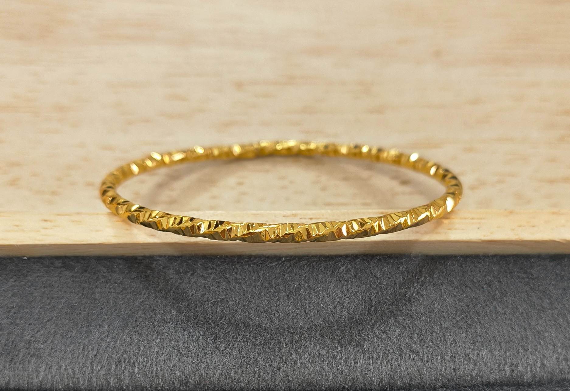 Anti Tarnish Bangle Diamond Cut Design 18K Gold Plated