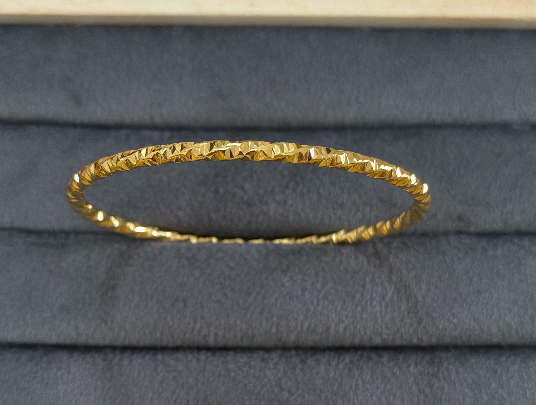 Anti Tarnish Bangle Diamond Cut Design 18K Gold Plated
