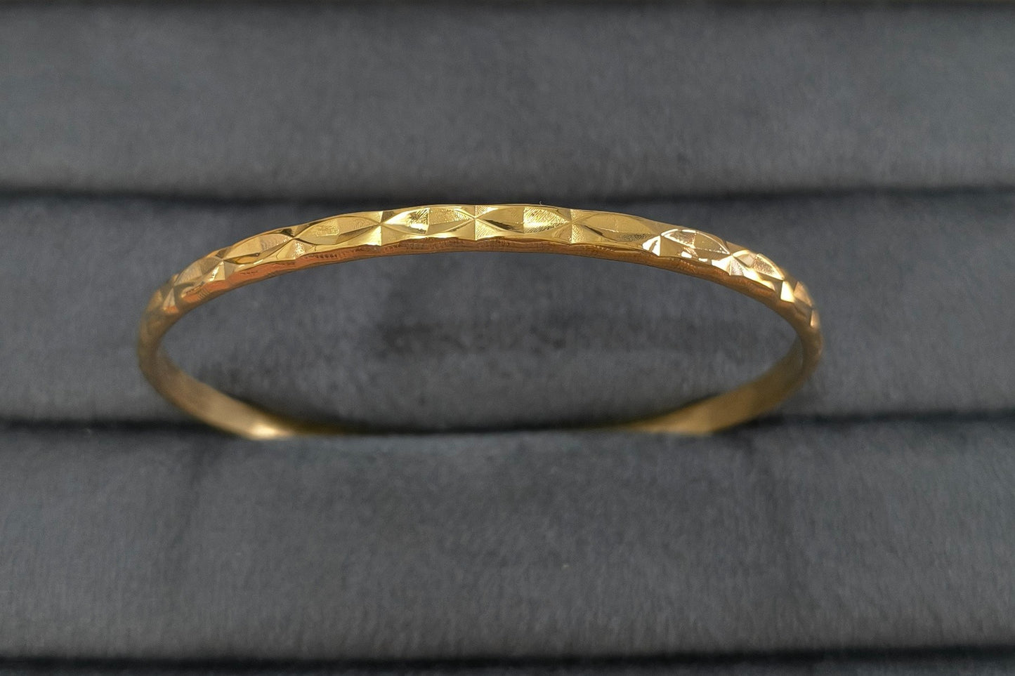 Anti Tarnish Bangle Diamond Cut Pattern 18K Gold Plated