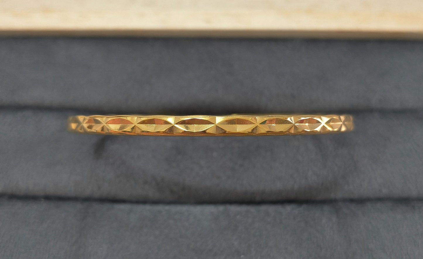 Anti Tarnish Bangle Diamond Cut Pattern 18K Gold Plated