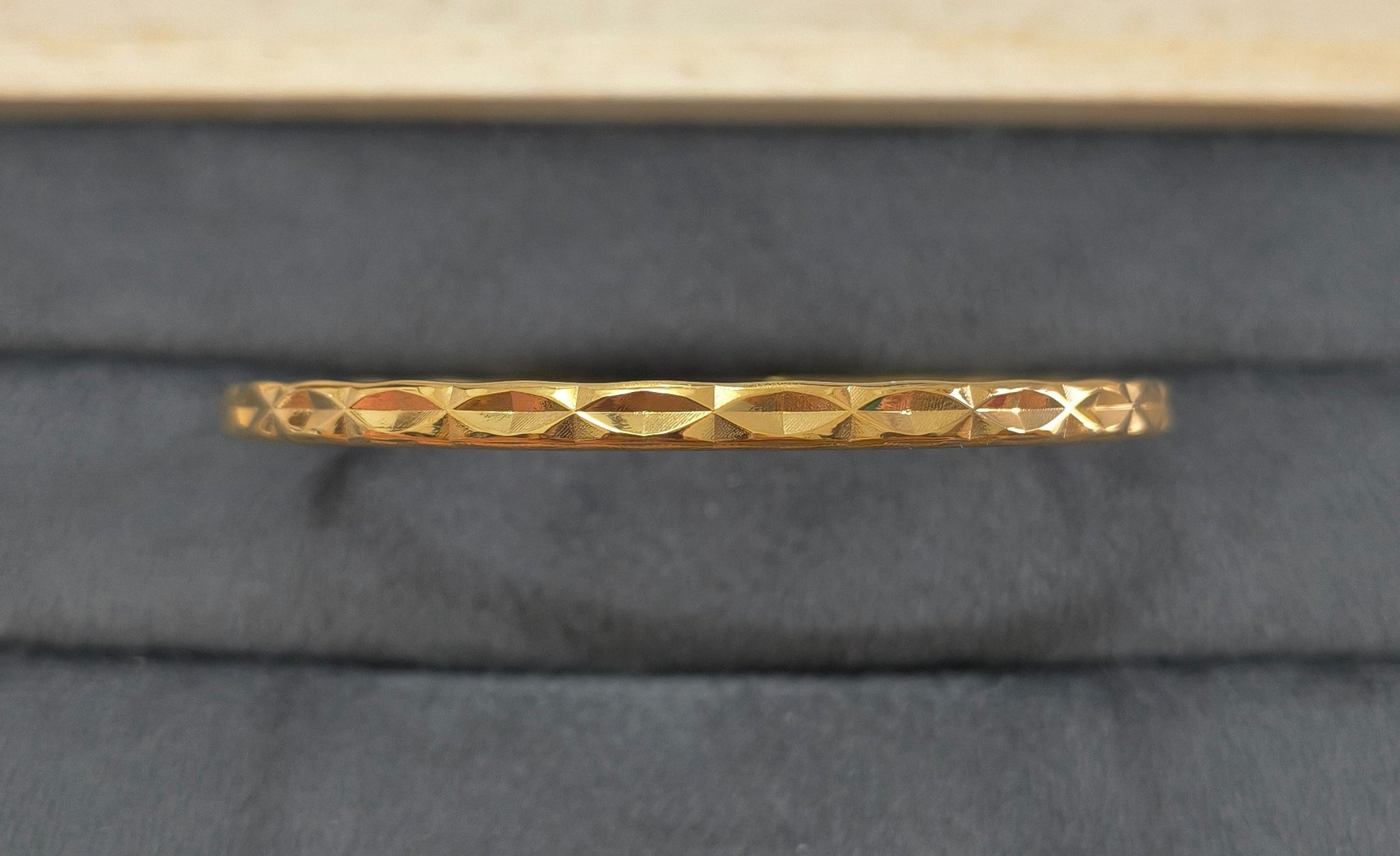 Anti Tarnish Bangle Diamond Cut Pattern 18K Gold Plated