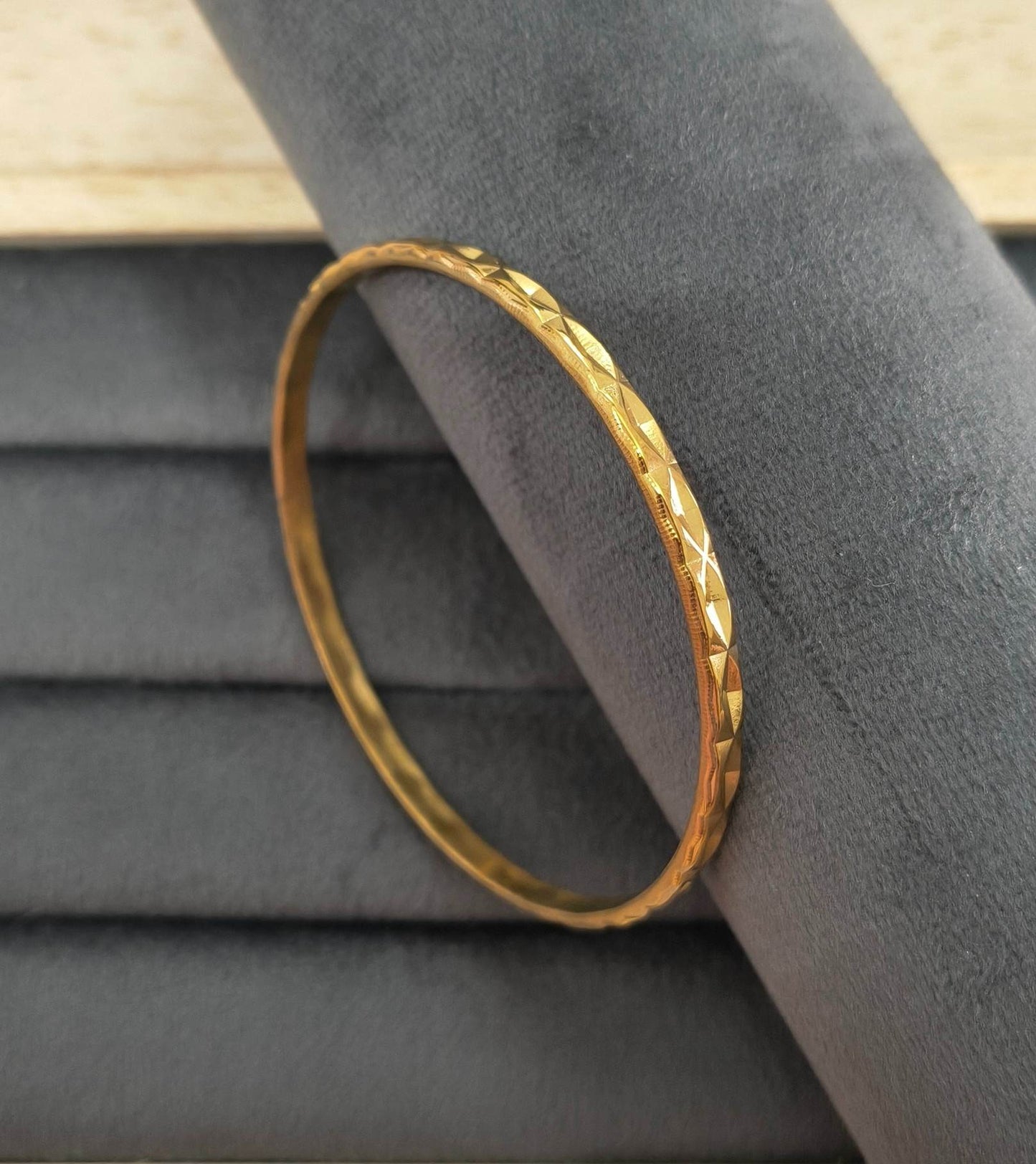 Anti Tarnish Bangle Diamond Cut Pattern 18K Gold Plated
